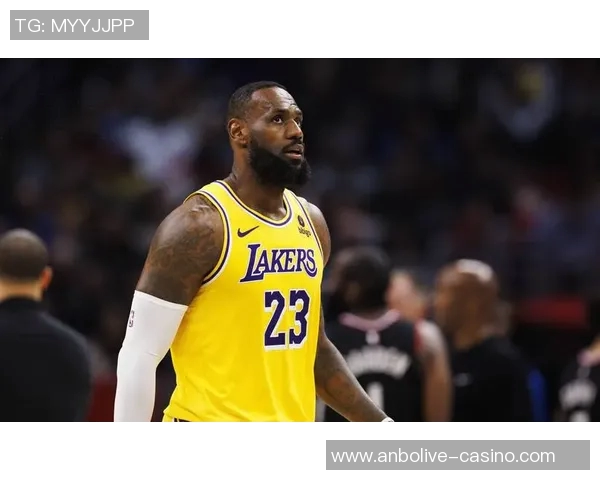 勒布朗詹姆斯:篮球巨星的传奇生涯与影响力分析 勒布朗詹姆斯:篮球巨星的传奇生涯与影响力分析